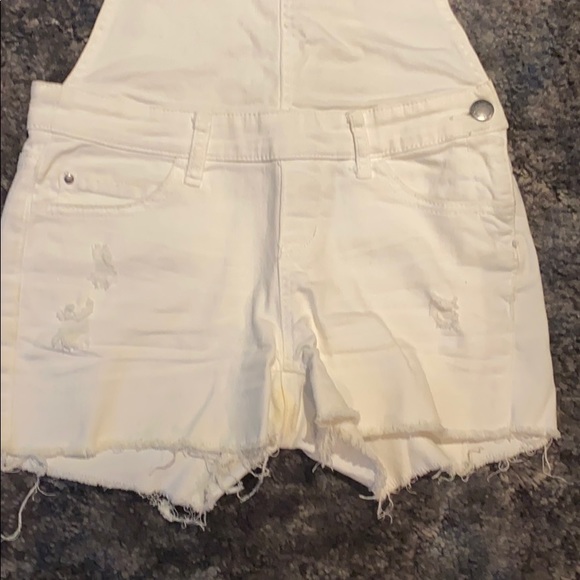 White short overalls - Picture 2 of 6